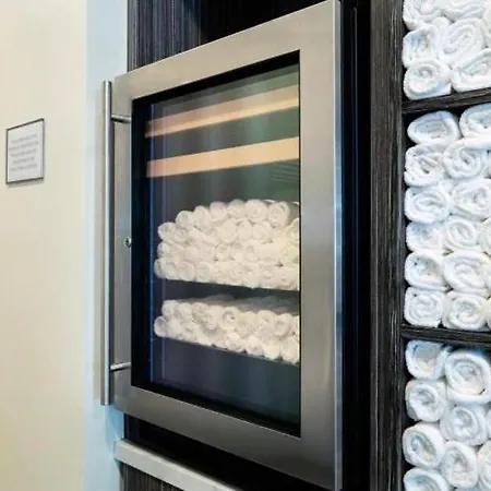 Hanza Tower Luxury Sauna Jacuzi Pool *