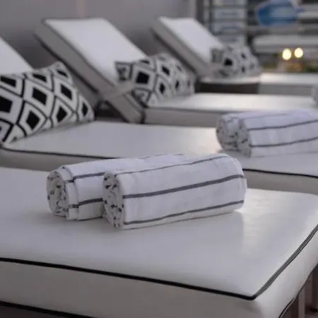 Hanza Tower Luxury Sauna Jacuzi Pool *