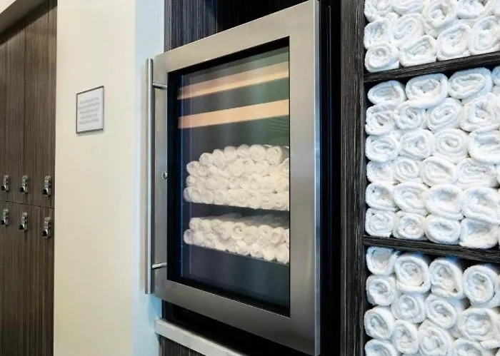 Hanza Tower Luxury Sauna Jacuzi Pool *